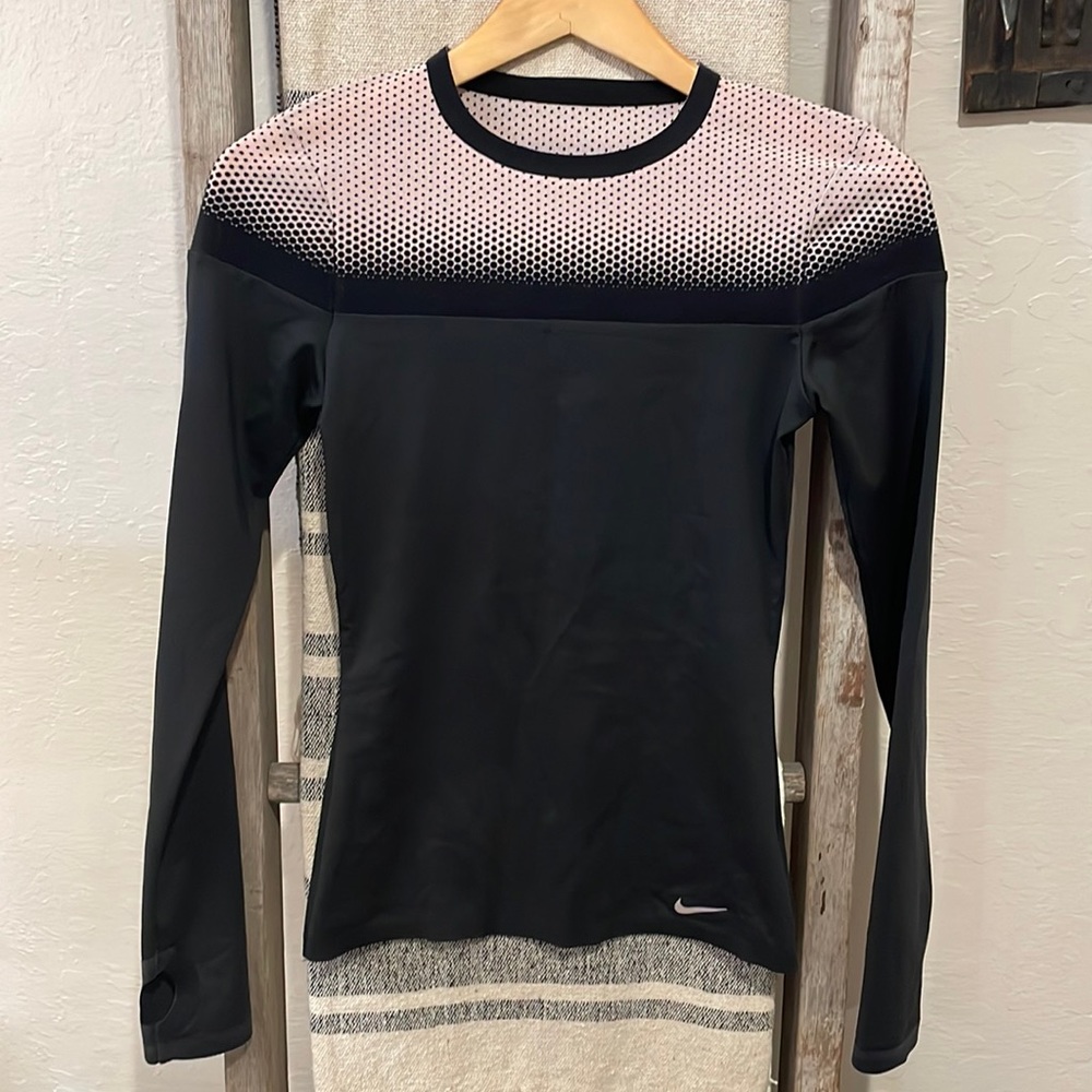 Nike athletic long sleeve top size xs